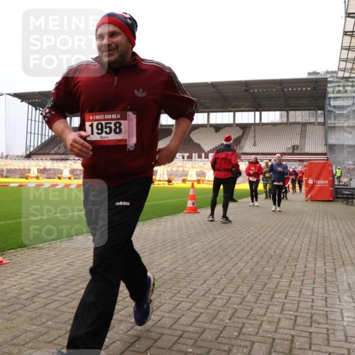 08.12.2024 - St. Pauli X-Mass-Run No. 14 Yannick Fuchs http://msf.ph/oto/7480265 08.12.2024 10:03:12 Ziel 253, 406, 613, 630, 809, 1219, 1385, 1958, 2213, 2265, 3039 meine-sportfotos.de