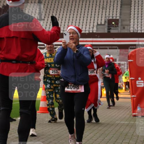 08.12.2024 - St. Pauli X-Mass-Run No. 14 Yannick Fuchs http://msf.ph/oto/7480268 08.12.2024 10:03:13 Ziel 253, 406, 613, 630, 809, 1219, 1385, 1958, 2213, 2265, 3039 meine-sportfotos.de