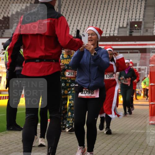 08.12.2024 - St. Pauli X-Mass-Run No. 14 Yannick Fuchs http://msf.ph/oto/7480273 08.12.2024 10:03:14 Ziel 253, 406, 613, 630, 809, 1219, 1385, 1958, 2213, 2265, 2822, 3039 meine-sportfotos.de