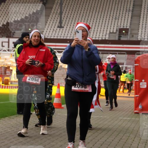 08.12.2024 - St. Pauli X-Mass-Run No. 14 Yannick Fuchs http://msf.ph/oto/7480282 08.12.2024 10:03:15 Ziel 253, 406, 630, 809, 1219, 1385, 1958, 2213, 2265, 2822, 3039 meine-sportfotos.de