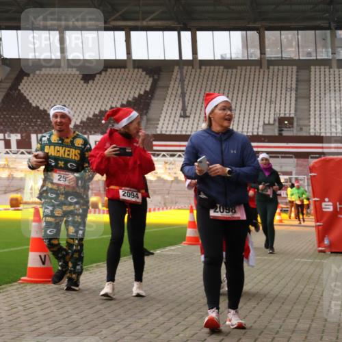 08.12.2024 - St. Pauli X-Mass-Run No. 14 Yannick Fuchs http://msf.ph/oto/7480298 08.12.2024 10:03:16 Ziel 253, 406, 809, 1219, 1385, 1958, 2213, 2265, 2822, 3039 meine-sportfotos.de