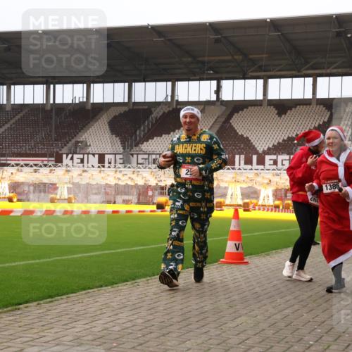 08.12.2024 - St. Pauli X-Mass-Run No. 14 Yannick Fuchs http://msf.ph/oto/7480314 08.12.2024 10:03:17 Ziel 253, 406, 809, 1219, 1385, 1958, 2213, 2265, 2822, 3039 meine-sportfotos.de