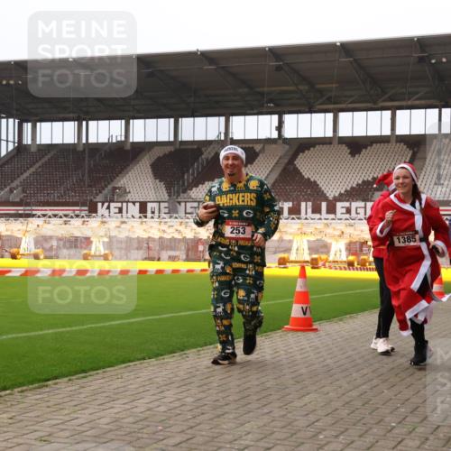 08.12.2024 - St. Pauli X-Mass-Run No. 14 Yannick Fuchs http://msf.ph/oto/7480321 08.12.2024 10:03:17 Ziel 253, 406, 809, 1219, 1385, 1958, 2213, 2265, 2822, 3039 meine-sportfotos.de