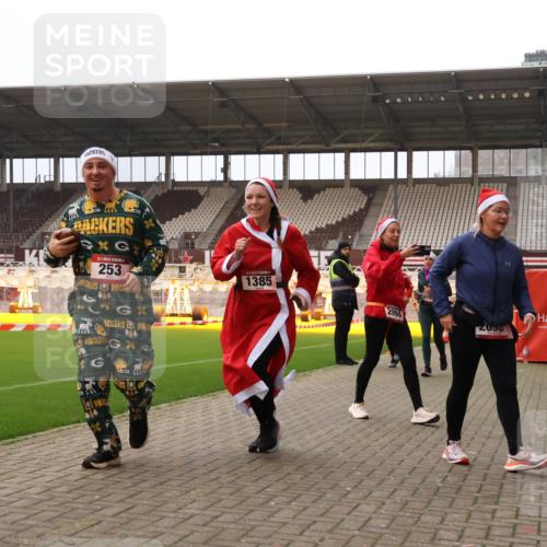 08.12.2024 - St. Pauli X-Mass-Run No. 14 Yannick Fuchs http://msf.ph/oto/7480335 08.12.2024 10:03:17 Ziel 253, 406, 809, 1219, 1385, 1958, 2213, 2265, 2822, 3039 meine-sportfotos.de