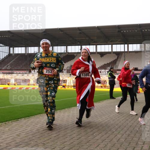 08.12.2024 - St. Pauli X-Mass-Run No. 14 Yannick Fuchs http://msf.ph/oto/7480341 08.12.2024 10:03:18 Ziel 253, 406, 809, 1219, 1385, 1958, 2213, 2265, 2822, 3039 meine-sportfotos.de
