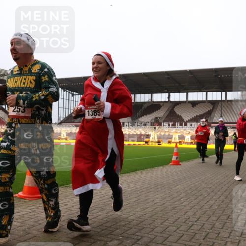 08.12.2024 - St. Pauli X-Mass-Run No. 14 Yannick Fuchs http://msf.ph/oto/7480363 08.12.2024 10:03:19 Ziel 253, 406, 809, 1385, 1958, 2213, 2265, 2822 meine-sportfotos.de