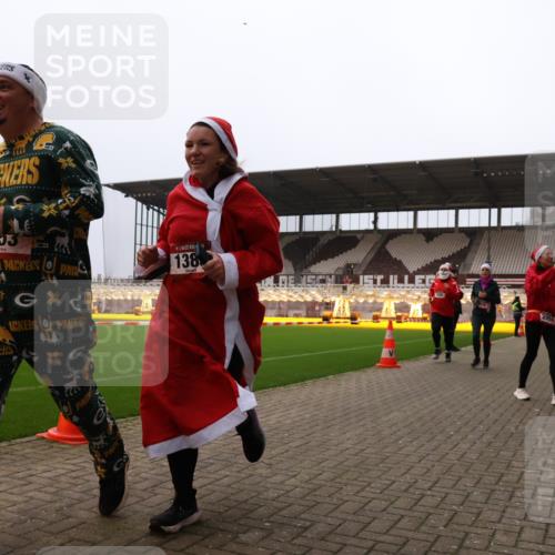 08.12.2024 - St. Pauli X-Mass-Run No. 14 Yannick Fuchs http://msf.ph/oto/7480365 08.12.2024 10:03:19 Ziel 253, 406, 809, 1385, 1958, 2213, 2265, 2822 meine-sportfotos.de