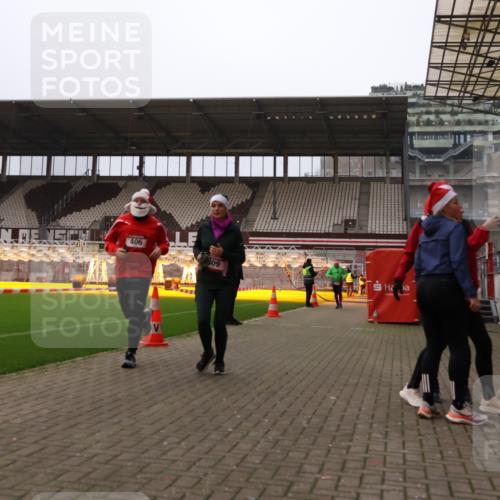 08.12.2024 - St. Pauli X-Mass-Run No. 14 Yannick Fuchs http://msf.ph/oto/7480371 08.12.2024 10:03:20 Ziel 253, 406, 809, 1385, 2265, 2822, 3260 meine-sportfotos.de