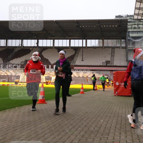 08.12.2024 - St. Pauli X-Mass-Run No. 14 Yannick Fuchs http://msf.ph/oto/7480374 08.12.2024 10:03:20 Ziel 253, 406, 809, 1385, 2265, 2822, 3260 meine-sportfotos.de