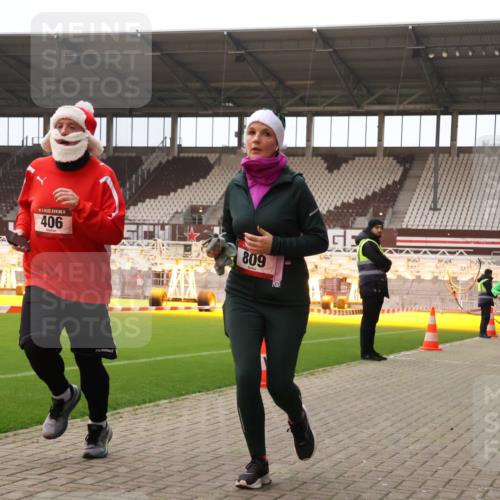 08.12.2024 - St. Pauli X-Mass-Run No. 14 Yannick Fuchs http://msf.ph/oto/7480382 08.12.2024 10:03:21 Ziel 253, 406, 809, 1385, 2822, 3260 meine-sportfotos.de