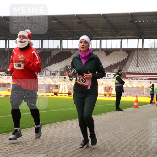 08.12.2024 - St. Pauli X-Mass-Run No. 14 Yannick Fuchs http://msf.ph/oto/7480387 08.12.2024 10:03:21 Ziel 253, 406, 809, 1385, 2822, 3260 meine-sportfotos.de