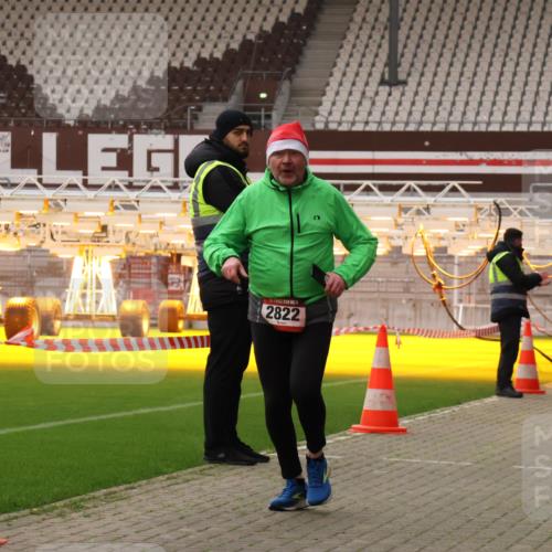 08.12.2024 - St. Pauli X-Mass-Run No. 14 Yannick Fuchs http://msf.ph/oto/7480403 08.12.2024 10:03:25 Ziel 253, 406, 809, 1385, 2822, 3260 meine-sportfotos.de