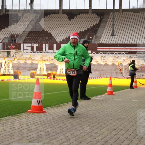 08.12.2024 - St. Pauli X-Mass-Run No. 14 Yannick Fuchs http://msf.ph/oto/7480415 08.12.2024 10:03:26 Ziel 253, 406, 809, 1385, 2822, 3260 meine-sportfotos.de