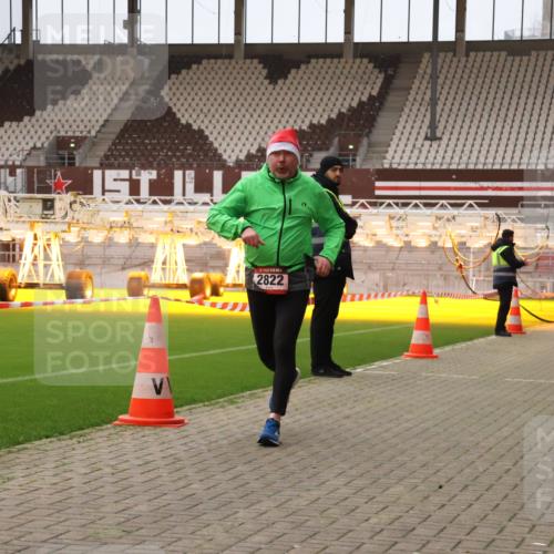 08.12.2024 - St. Pauli X-Mass-Run No. 14 Yannick Fuchs http://msf.ph/oto/7480418 08.12.2024 10:03:26 Ziel 253, 406, 809, 1385, 2822, 3260 meine-sportfotos.de