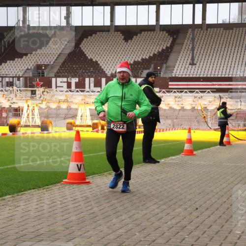 08.12.2024 - St. Pauli X-Mass-Run No. 14 Yannick Fuchs http://msf.ph/oto/7480424 08.12.2024 10:03:26 Ziel 253, 406, 809, 1385, 2822, 3260 meine-sportfotos.de
