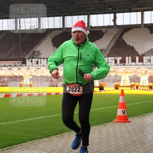 08.12.2024 - St. Pauli X-Mass-Run No. 14 Yannick Fuchs http://msf.ph/oto/7480428 08.12.2024 10:03:28 Ziel 406, 809, 1912, 1949, 2822, 3072, 3260 meine-sportfotos.de