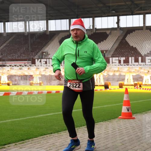 08.12.2024 - St. Pauli X-Mass-Run No. 14 Yannick Fuchs http://msf.ph/oto/7480433 08.12.2024 10:03:28 Ziel 406, 809, 1912, 1949, 2822, 3072, 3260 meine-sportfotos.de