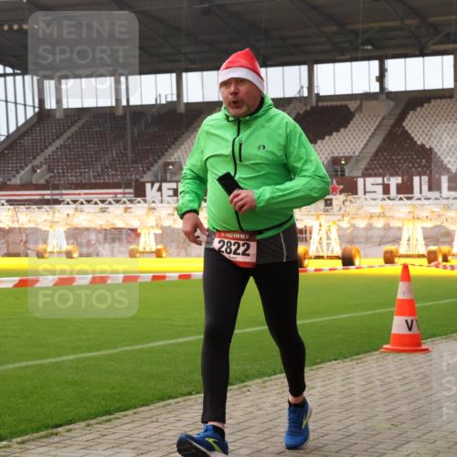 08.12.2024 - St. Pauli X-Mass-Run No. 14 Yannick Fuchs http://msf.ph/oto/7480436 08.12.2024 10:03:28 Ziel 406, 809, 1912, 1949, 2822, 3072, 3260 meine-sportfotos.de