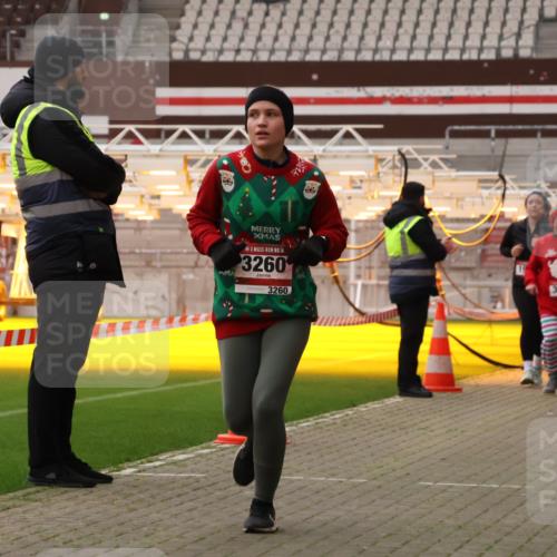 08.12.2024 - St. Pauli X-Mass-Run No. 14 Yannick Fuchs http://msf.ph/oto/7480454 08.12.2024 10:03:32 Ziel 1912, 1949, 2093, 2098, 2663, 2822, 3070, 3072, 3260 meine-sportfotos.de