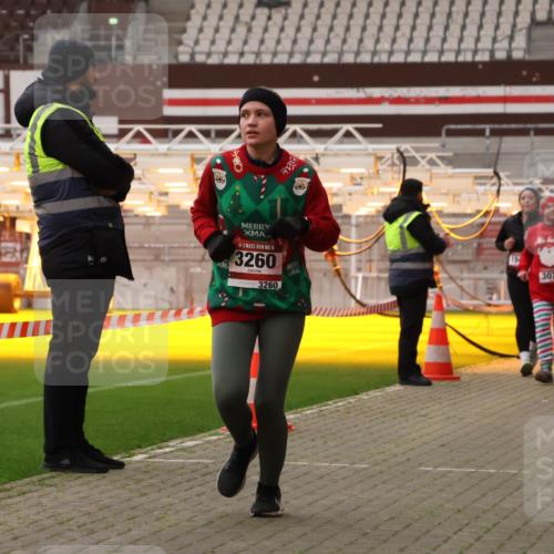 08.12.2024 - St. Pauli X-Mass-Run No. 14 Yannick Fuchs http://msf.ph/oto/7480456 08.12.2024 10:03:33 Ziel 1912, 1949, 2093, 2094, 2098, 2663, 2822, 2848, 3062, 3063, 3070, 3072, 3260 meine-sportfotos.de