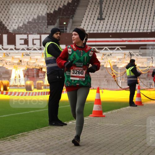 08.12.2024 - St. Pauli X-Mass-Run No. 14 Yannick Fuchs http://msf.ph/oto/7480466 08.12.2024 10:03:33 Ziel 1912, 1949, 2093, 2094, 2098, 2663, 2822, 2848, 3062, 3063, 3070, 3072, 3260 meine-sportfotos.de