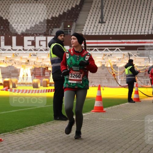 08.12.2024 - St. Pauli X-Mass-Run No. 14 Yannick Fuchs http://msf.ph/oto/7480475 08.12.2024 10:03:33 Ziel 1912, 1949, 2093, 2094, 2098, 2663, 2822, 2848, 3062, 3063, 3070, 3072, 3260 meine-sportfotos.de