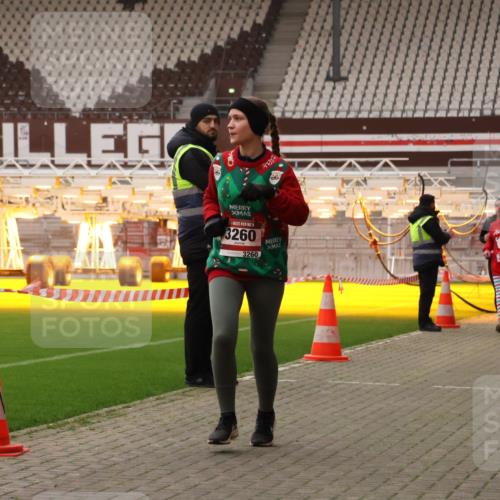 08.12.2024 - St. Pauli X-Mass-Run No. 14 Yannick Fuchs http://msf.ph/oto/7480478 08.12.2024 10:03:33 Ziel 1912, 1949, 2093, 2094, 2098, 2663, 2822, 2848, 3062, 3063, 3070, 3072, 3260 meine-sportfotos.de