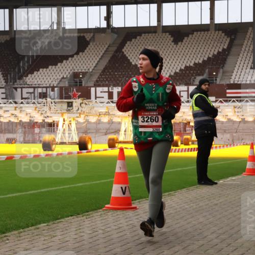 08.12.2024 - St. Pauli X-Mass-Run No. 14 Yannick Fuchs http://msf.ph/oto/7480481 08.12.2024 10:03:34 Ziel 1912, 1949, 2093, 2094, 2098, 2663, 2822, 2848, 3062, 3063, 3070, 3072, 3260 meine-sportfotos.de