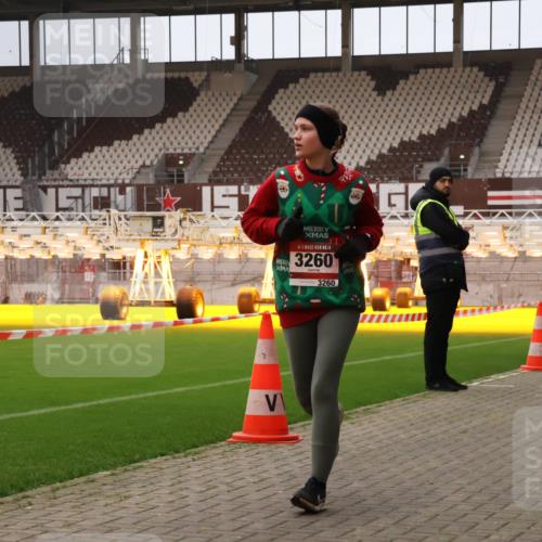 08.12.2024 - St. Pauli X-Mass-Run No. 14 Yannick Fuchs http://msf.ph/oto/7480485 08.12.2024 10:03:35 Ziel 330, 1912, 1949, 2093, 2094, 2098, 2663, 2759, 2822, 2848, 3062, 3063, 3070, 3072, 3260 meine-sportfotos.de