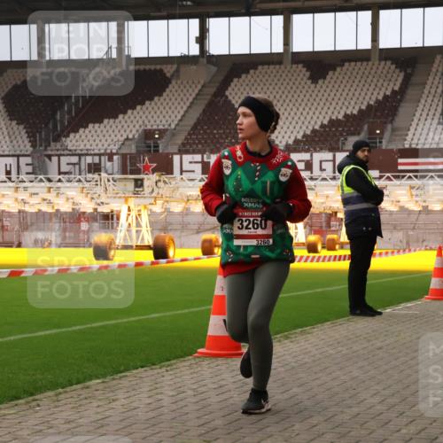 08.12.2024 - St. Pauli X-Mass-Run No. 14 Yannick Fuchs http://msf.ph/oto/7480488 08.12.2024 10:03:35 Ziel 330, 1912, 1949, 2093, 2094, 2098, 2663, 2759, 2822, 2848, 3062, 3063, 3070, 3072, 3260 meine-sportfotos.de