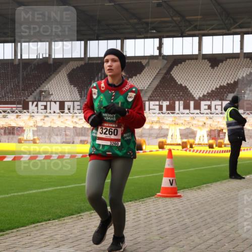 08.12.2024 - St. Pauli X-Mass-Run No. 14 Yannick Fuchs http://msf.ph/oto/7480493 08.12.2024 10:03:35 Ziel 330, 1912, 1949, 2093, 2094, 2098, 2663, 2759, 2822, 2848, 3062, 3063, 3070, 3072, 3260 meine-sportfotos.de