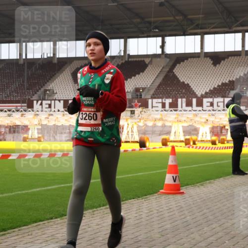 08.12.2024 - St. Pauli X-Mass-Run No. 14 Yannick Fuchs http://msf.ph/oto/7480499 08.12.2024 10:03:35 Ziel 330, 1912, 1949, 2093, 2094, 2098, 2663, 2759, 2822, 2848, 3062, 3063, 3070, 3072, 3260 meine-sportfotos.de