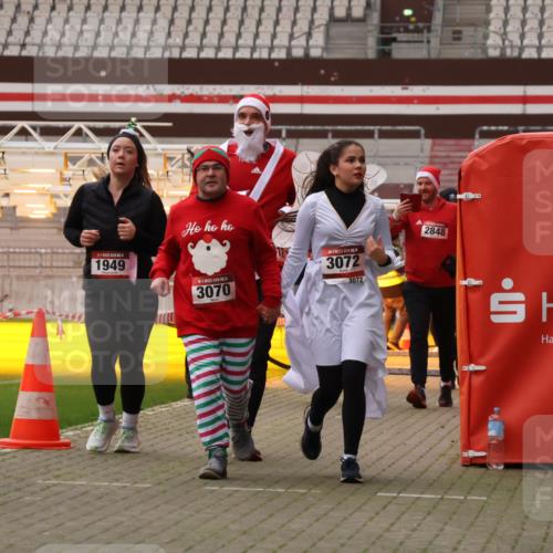 08.12.2024 - St. Pauli X-Mass-Run No. 14 Yannick Fuchs http://msf.ph/oto/7480502 08.12.2024 10:03:38 Ziel 330, 624, 1912, 1949, 2093, 2094, 2098, 2663, 2759, 2822, 2848, 3062, 3063, 3070, 3072, 3260 meine-sportfotos.de