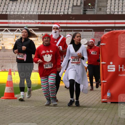 08.12.2024 - St. Pauli X-Mass-Run No. 14 Yannick Fuchs http://msf.ph/oto/7480509 08.12.2024 10:03:38 Ziel 330, 624, 1912, 1949, 2093, 2094, 2098, 2663, 2759, 2822, 2848, 3062, 3063, 3070, 3072, 3260 meine-sportfotos.de