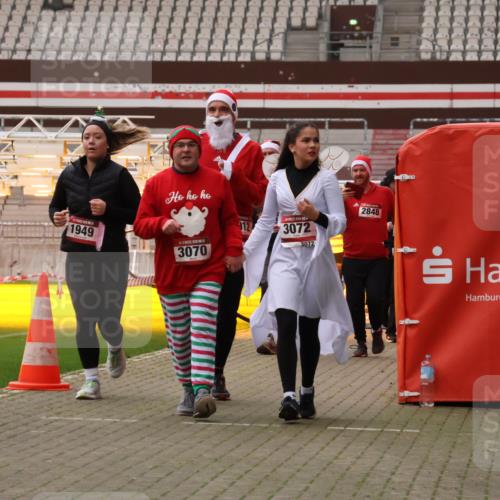 08.12.2024 - St. Pauli X-Mass-Run No. 14 Yannick Fuchs http://msf.ph/oto/7480511 08.12.2024 10:03:38 Ziel 330, 624, 1912, 1949, 2093, 2094, 2098, 2663, 2759, 2822, 2848, 3062, 3063, 3070, 3072, 3260 meine-sportfotos.de