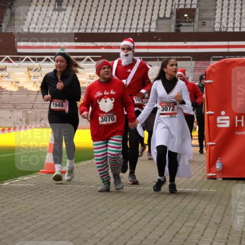 08.12.2024 - St. Pauli X-Mass-Run No. 14 Yannick Fuchs http://msf.ph/oto/7480520 08.12.2024 10:03:38 Ziel 330, 624, 1912, 1949, 2093, 2094, 2098, 2663, 2759, 2822, 2848, 3062, 3063, 3070, 3072, 3260 meine-sportfotos.de