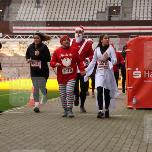 08.12.2024 - St. Pauli X-Mass-Run No. 14 Yannick Fuchs http://msf.ph/oto/7480523 08.12.2024 10:03:38 Ziel 330, 624, 1912, 1949, 2093, 2094, 2098, 2663, 2759, 2822, 2848, 3062, 3063, 3070, 3072, 3260 meine-sportfotos.de
