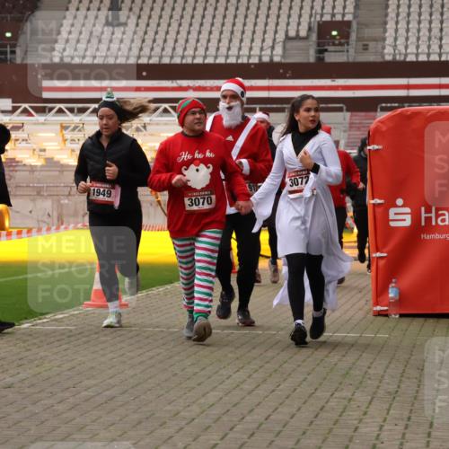 08.12.2024 - St. Pauli X-Mass-Run No. 14 Yannick Fuchs http://msf.ph/oto/7480526 08.12.2024 10:03:38 Ziel 330, 624, 1912, 1949, 2093, 2094, 2098, 2663, 2759, 2822, 2848, 3062, 3063, 3070, 3072, 3260 meine-sportfotos.de