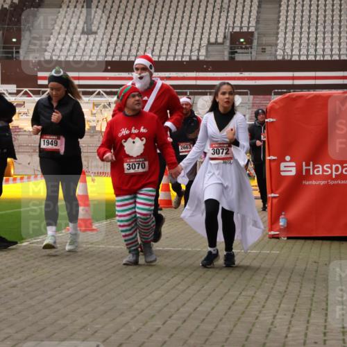 08.12.2024 - St. Pauli X-Mass-Run No. 14 Yannick Fuchs http://msf.ph/oto/7480532 08.12.2024 10:03:39 Ziel 330, 624, 1678, 1912, 1949, 2093, 2094, 2098, 2663, 2759, 2822, 2848, 3062, 3063, 3070, 3072, 3260 meine-sportfotos.de