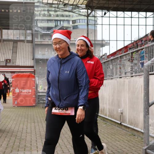 08.12.2024 - St. Pauli X-Mass-Run No. 14 Yannick Fuchs http://msf.ph/oto/7480553 08.12.2024 10:03:41 Ziel 330, 624, 1678, 1912, 1949, 2093, 2094, 2098, 2663, 2759, 2848, 2955, 3062, 3063, 3070, 3072, 3260 meine-sportfotos.de