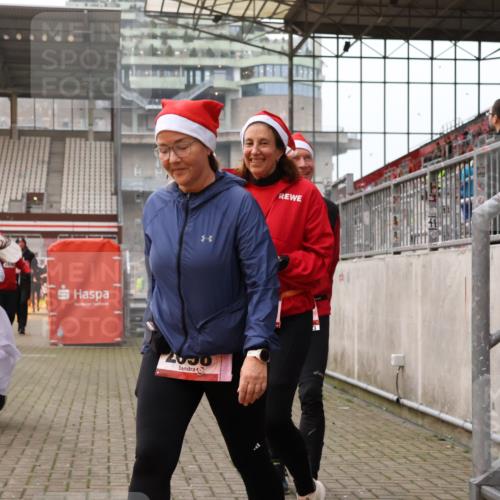08.12.2024 - St. Pauli X-Mass-Run No. 14 Yannick Fuchs http://msf.ph/oto/7480556 08.12.2024 10:03:41 Ziel 330, 624, 1678, 1912, 1949, 2093, 2094, 2098, 2663, 2759, 2848, 2955, 3062, 3063, 3070, 3072, 3260 meine-sportfotos.de