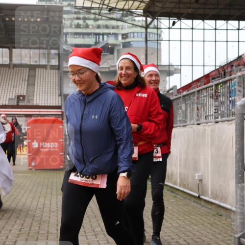08.12.2024 - St. Pauli X-Mass-Run No. 14 Yannick Fuchs http://msf.ph/oto/7480559 08.12.2024 10:03:41 Ziel 330, 624, 1678, 1912, 1949, 2093, 2094, 2098, 2663, 2759, 2848, 2955, 3062, 3063, 3070, 3072, 3260 meine-sportfotos.de