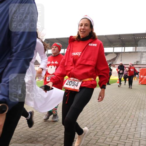 08.12.2024 - St. Pauli X-Mass-Run No. 14 Yannick Fuchs http://msf.ph/oto/7480572 08.12.2024 10:03:44 Ziel 330, 624, 1678, 1912, 1949, 2093, 2094, 2098, 2663, 2759, 2848, 2955, 3062, 3063, 3070, 3072, 3082, 3169, 3179, 3180, 3260 meine-sportfotos.de