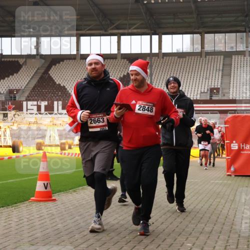 08.12.2024 - St. Pauli X-Mass-Run No. 14 Yannick Fuchs http://msf.ph/oto/7480578 08.12.2024 10:03:46 Ziel 330, 624, 1678, 1912, 1949, 2093, 2094, 2098, 2663, 2759, 2848, 2955, 3062, 3063, 3070, 3072, 3082, 3169, 3179, 3180 meine-sportfotos.de