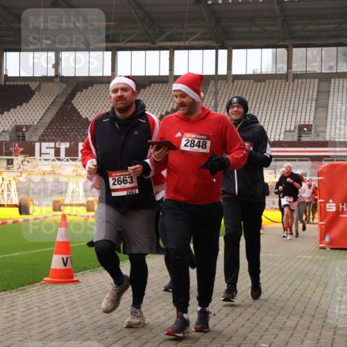 08.12.2024 - St. Pauli X-Mass-Run No. 14 Yannick Fuchs http://msf.ph/oto/7480583 08.12.2024 10:03:46 Ziel 330, 624, 1678, 1912, 1949, 2093, 2094, 2098, 2663, 2759, 2848, 2955, 3062, 3063, 3070, 3072, 3082, 3169, 3179, 3180 meine-sportfotos.de