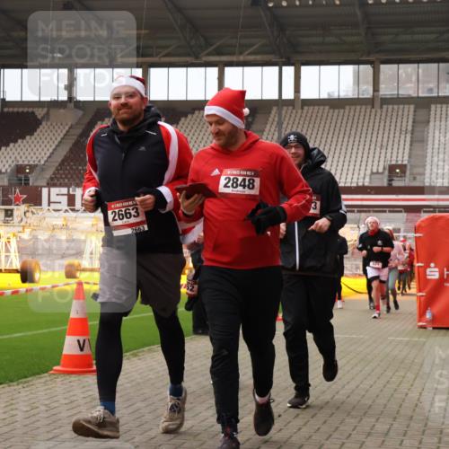 08.12.2024 - St. Pauli X-Mass-Run No. 14 Yannick Fuchs http://msf.ph/oto/7480590 08.12.2024 10:03:46 Ziel 330, 624, 1678, 1912, 1949, 2093, 2094, 2098, 2663, 2759, 2848, 2955, 3062, 3063, 3070, 3072, 3082, 3169, 3179, 3180 meine-sportfotos.de