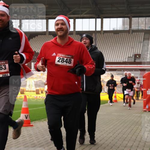 08.12.2024 - St. Pauli X-Mass-Run No. 14 Yannick Fuchs http://msf.ph/oto/7480593 08.12.2024 10:03:47 Ziel 330, 624, 1678, 1912, 1949, 2093, 2094, 2098, 2663, 2759, 2848, 2948, 2955, 3062, 3063, 3070, 3072, 3082, 3169, 3179, 3180 meine-sportfotos.de