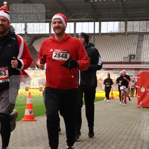 08.12.2024 - St. Pauli X-Mass-Run No. 14 Yannick Fuchs http://msf.ph/oto/7480595 08.12.2024 10:03:47 Ziel 330, 624, 1678, 1912, 1949, 2093, 2094, 2098, 2663, 2759, 2848, 2948, 2955, 3062, 3063, 3070, 3072, 3082, 3169, 3179, 3180 meine-sportfotos.de