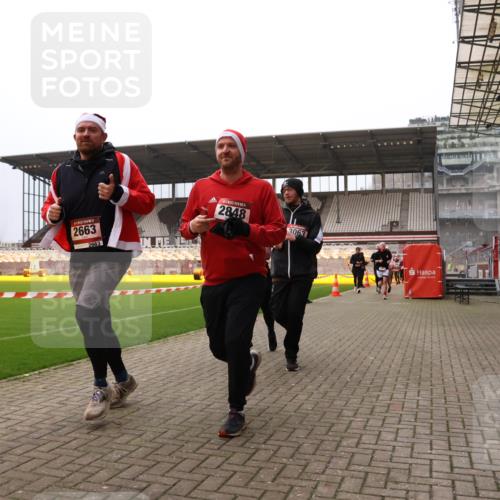 08.12.2024 - St. Pauli X-Mass-Run No. 14 Yannick Fuchs http://msf.ph/oto/7480611 08.12.2024 10:03:48 Ziel 330, 624, 1678, 1912, 1949, 2093, 2094, 2098, 2219, 2663, 2759, 2848, 2948, 2955, 3062, 3063, 3070, 3072, 3082, 3169, 3179, 3180 meine-sportfotos.de