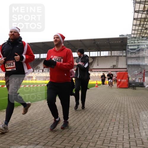 08.12.2024 - St. Pauli X-Mass-Run No. 14 Yannick Fuchs http://msf.ph/oto/7480616 08.12.2024 10:03:48 Ziel 330, 624, 1678, 1912, 1949, 2093, 2094, 2098, 2219, 2663, 2759, 2848, 2948, 2955, 3062, 3063, 3070, 3072, 3082, 3169, 3179, 3180 meine-sportfotos.de